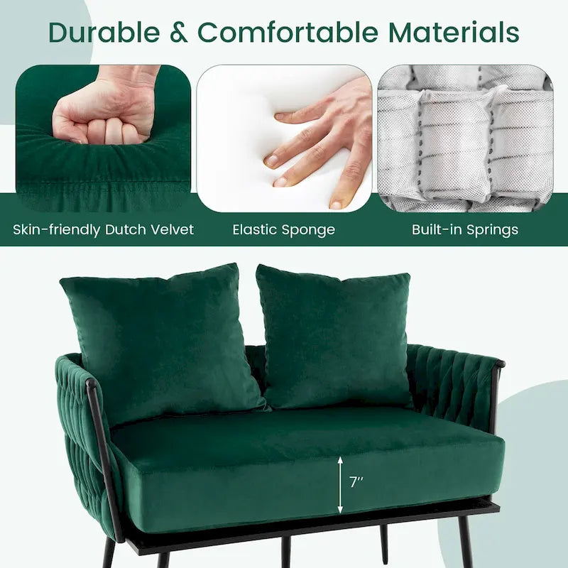 Samt-Loveseat mit geflochtenen Armlehnen und zwei Kissen