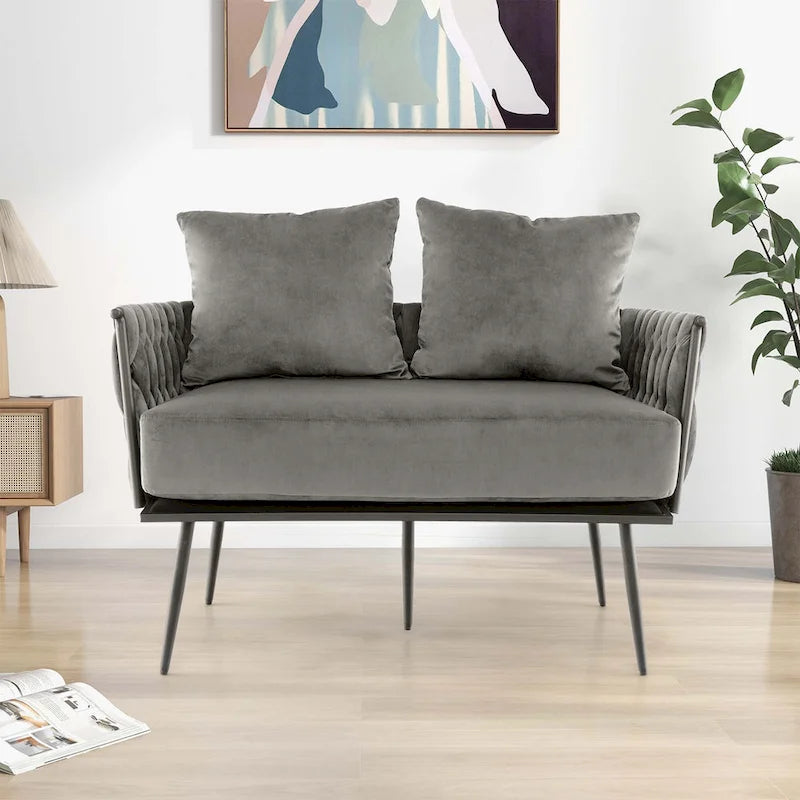 Samt-Loveseat mit geflochtenen Armlehnen und zwei Kissen