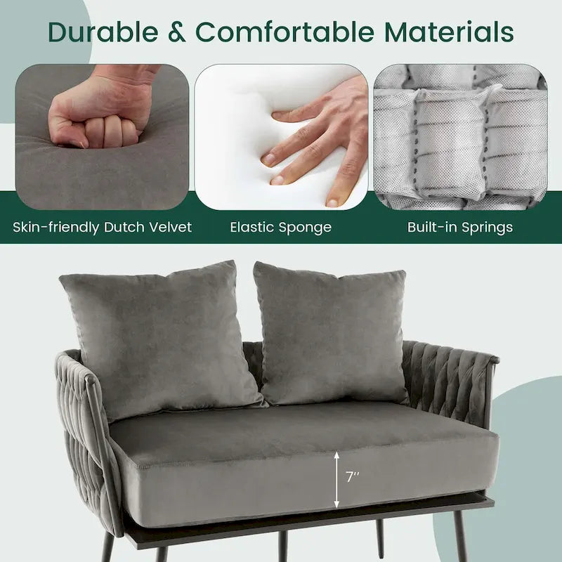 Samt-Loveseat mit geflochtenen Armlehnen und zwei Kissen