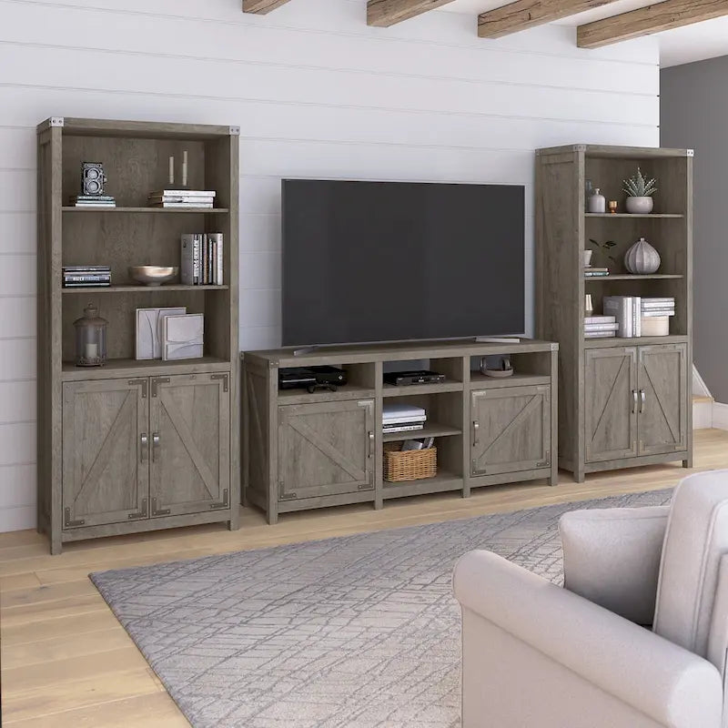 TV-Schrank im Landhausstil für 70-Zoll-Fernseher mit zwei Bücherregalen